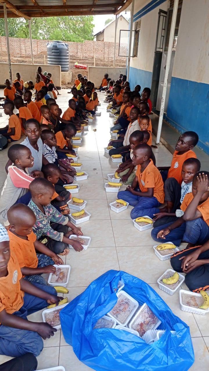 Pupils sharing a meal in the school corridor